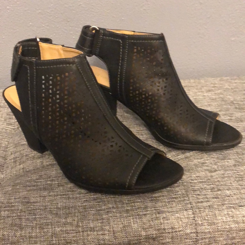 Naturalizer N5 comfort Heeled sandal size 9.5